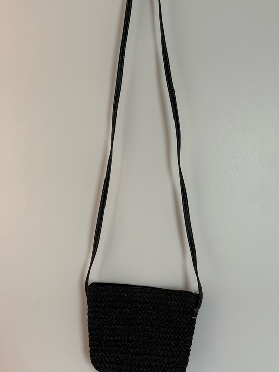 Old Navy Handbags - 🖤 Old Navy Black Woven Crossbody Purse